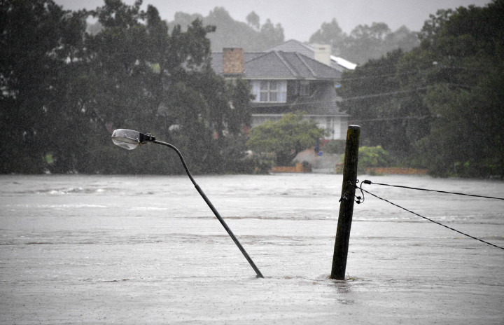 Banjir melanda Australia usai hujan lebat mengguyur sepanjang pesisir timur selama akhir pekan. Bencana itu merupakan yang terparah sejak 50 tahun terakhir di Negeri Kanguru.