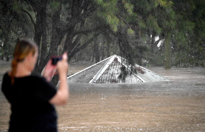 Pada Minggu, 21 Maret 2021, larut malam, sekitar 1.000 orang lainnya diminta untuk dievakuasi, usai Berejiklian mengatakan sekitar 4.000 orang mungkin diminta untuk meninggalkan rumah mereka.