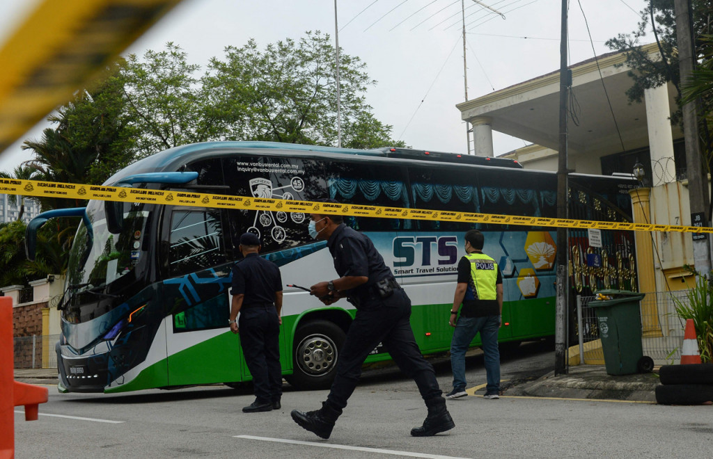 Malaysia mengusir para diplomat terkait ancaman Korut pada Jumat lalu yang akan memutuskan hubungan diplomatik.