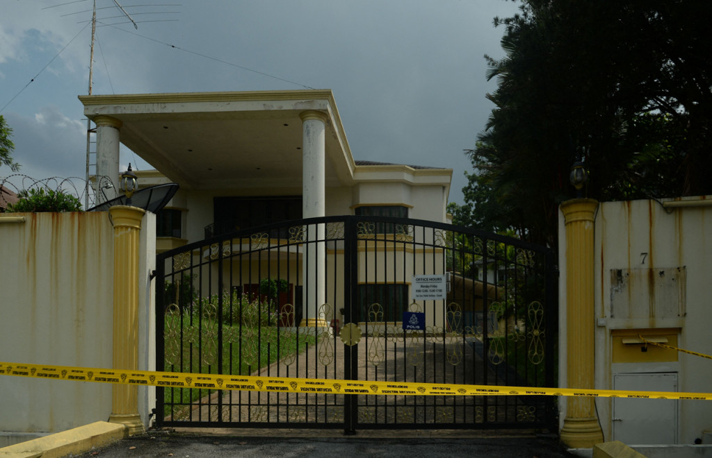 Selain itu Pemerintah Malaysia juga menutup kantor kedubesnya di Pyongyang yang memang tak aktif sejak 2017. 