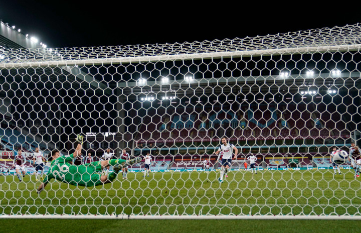 Di babak kedua, Tottenham Hotspur menambah gol di menit ke-68 via penalti Harry Kane.