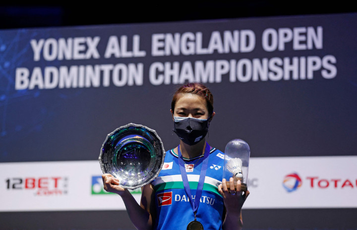Unggulan kedua tersebut berhasil memenangkan titel All England 2021 usai menaklukkan Pornpawee Chochuwong asal Thailand dengan skor 21-12 dan 21-16.