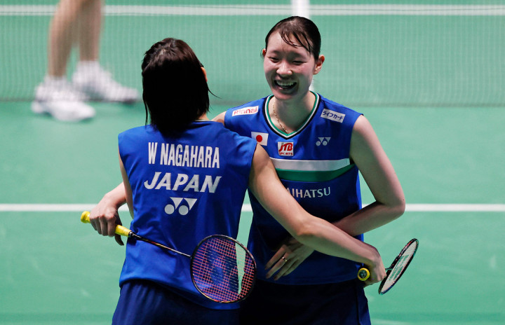 Mereka berhasil rekannya yang merupakan unggulan pertama, Yuki Fukushima/Sayaka Hirota dengan dua set langsung 21-18 dan 21-16.