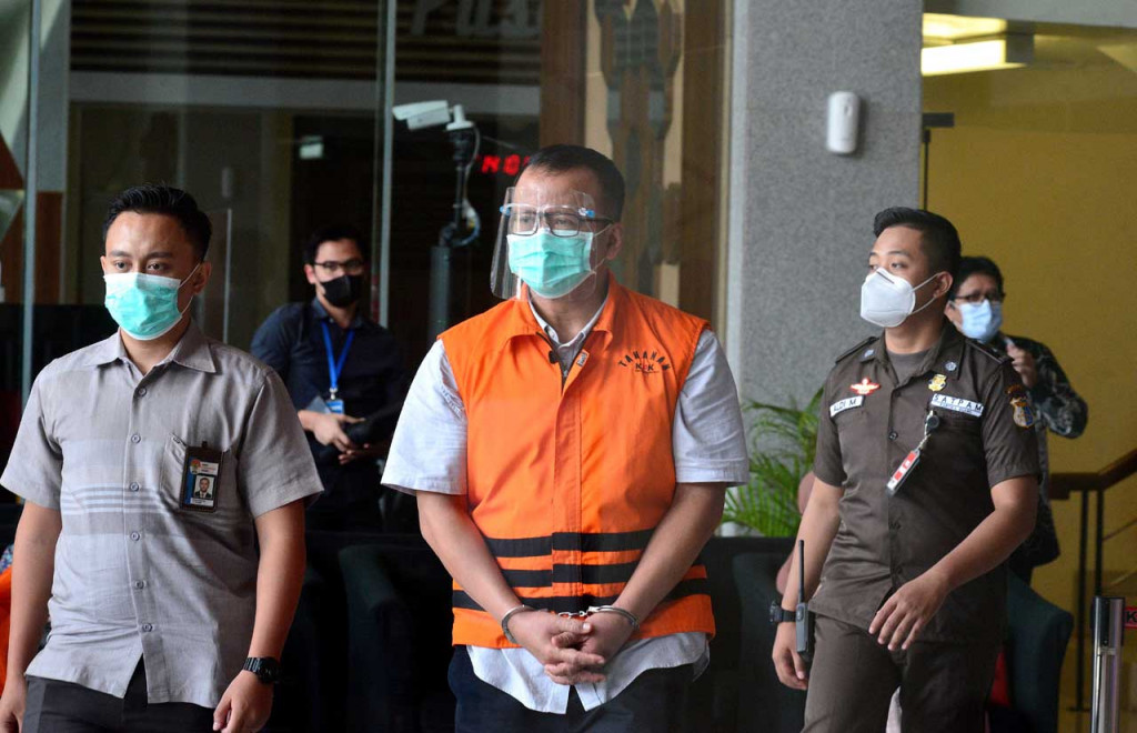 Kedua pejabat itu adalah Kepala Balai Besar Karantina Ikan, Pengendalian Mutu dan Keamanan Hasil Perikanan Jakarta I (Soekarno-Hatta) Habrin Yake, dan Kepala Badan Karantina Ikan Pengendalian Mutu dan Keamanan Hasil Perikanan KKP Rina. Mereka akan diperiksa untuk melengkapi berkas penyidikan dengan tersangka Edhy Prabowo.