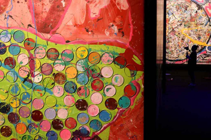 Andre Abdoune, seorang warga negara Prancis yang tinggal di Dubai - salah satu dari tujuh emirat yang membentuk UEA - membeli semua 70 segmen pada hari Senin di sebuah lelang di Atlantis The Palm, Dubai.