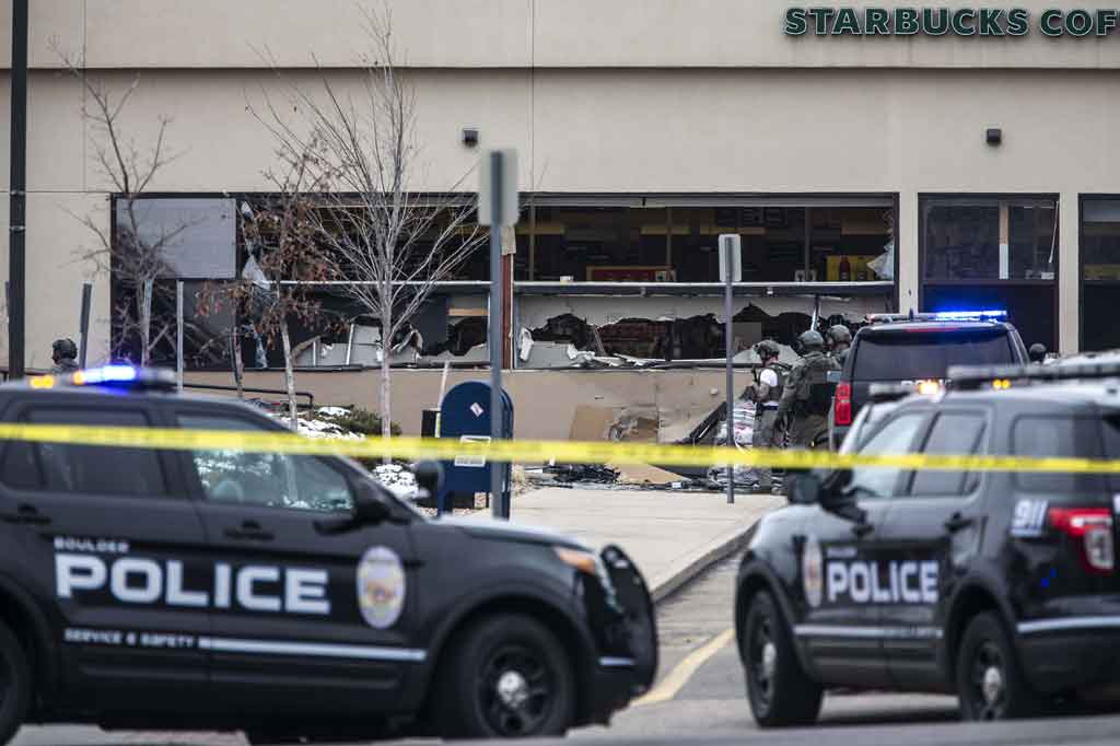 Seorang pria melepaskan tembakan membabi-buta di sebuah toko kelotong di Colorado, Amerika Serikat, Senin, 22 Maret 2021 waktu setempat. Beberapa orang meninggal dunia akibat peristiwa tersebut.