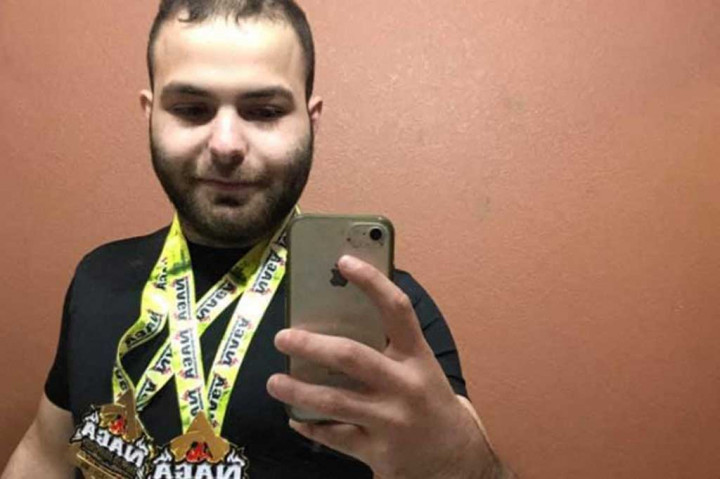 Herold mengatakan tersangka saat ini masih dirawat di rumah sakit dalam kondisi stabil setelah ditembak dalam baku tembak dengan petugas menyusul serangan pada Senin, 22 Maret 2021 sore. 