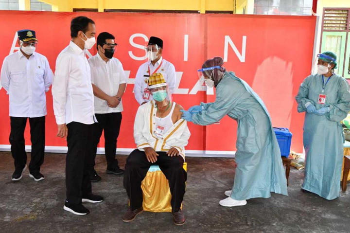Sebanyak 100 orang turut serta mengikuti vaksinasi dengan menerapkan protokol kesehatan secara ketat.