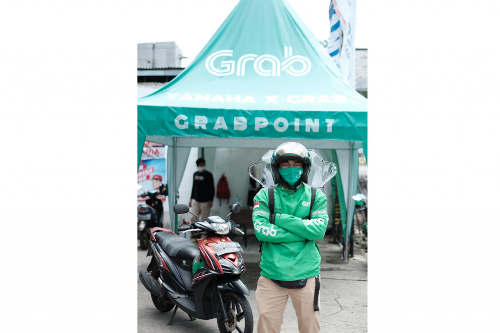 Mitra Pengemudi GrabBike telah dilengkapi dengan partisi plastik untuk mendukung operasional dan mencegah penyebaran Covid-19 antara Mitra Pengemudi dan pelanggan.