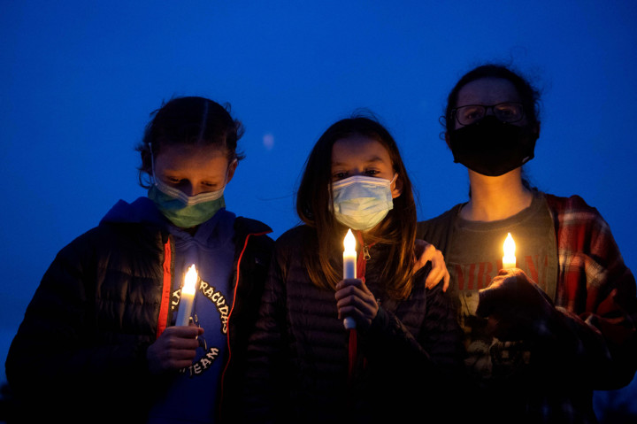pada 23 Maret 2021, untuk menghormati sepuluh korban penembakan massal yang terjadi sehari sebelumnya di toko kelontong King Soopers di Boulder, Colorado.