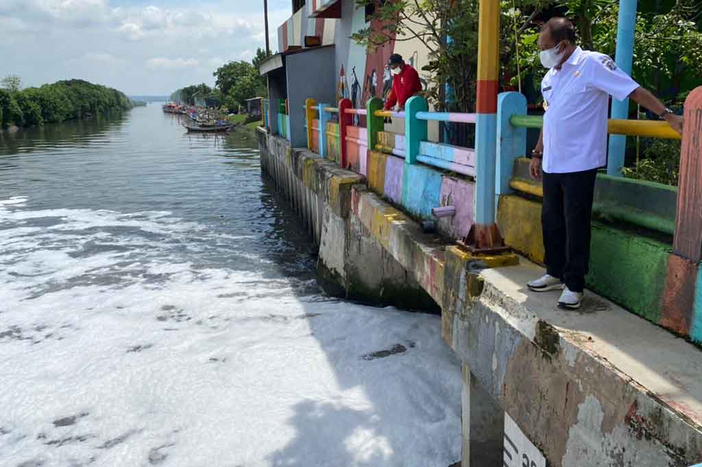 Untuk itu, Armudji meminta masyarakat untuk tidak membuang limbah rumah tangga dalam bentuk apapun ke sungai, karena bisa menimbulkan pencemaran.  