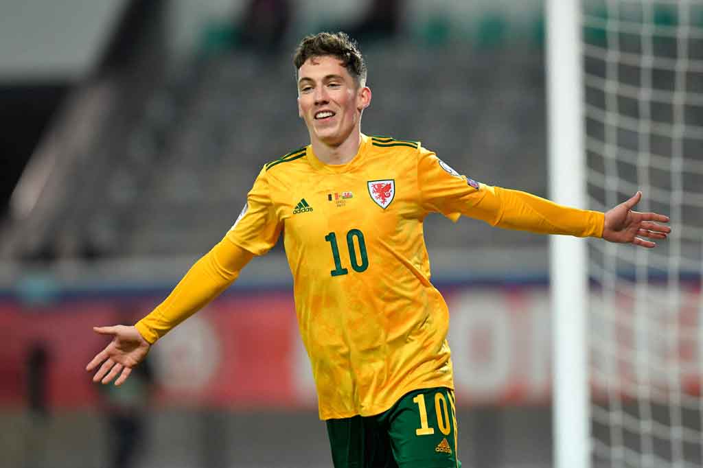 Wales memimpin lebih dulu pada menit ke-10 melalui serangan balik klinis yang diakhiri sontekan Harry Wilson setelah menyambut umpan kiriman Gareth Bale untuk menaklukkan kiper Thibaut Courtois.