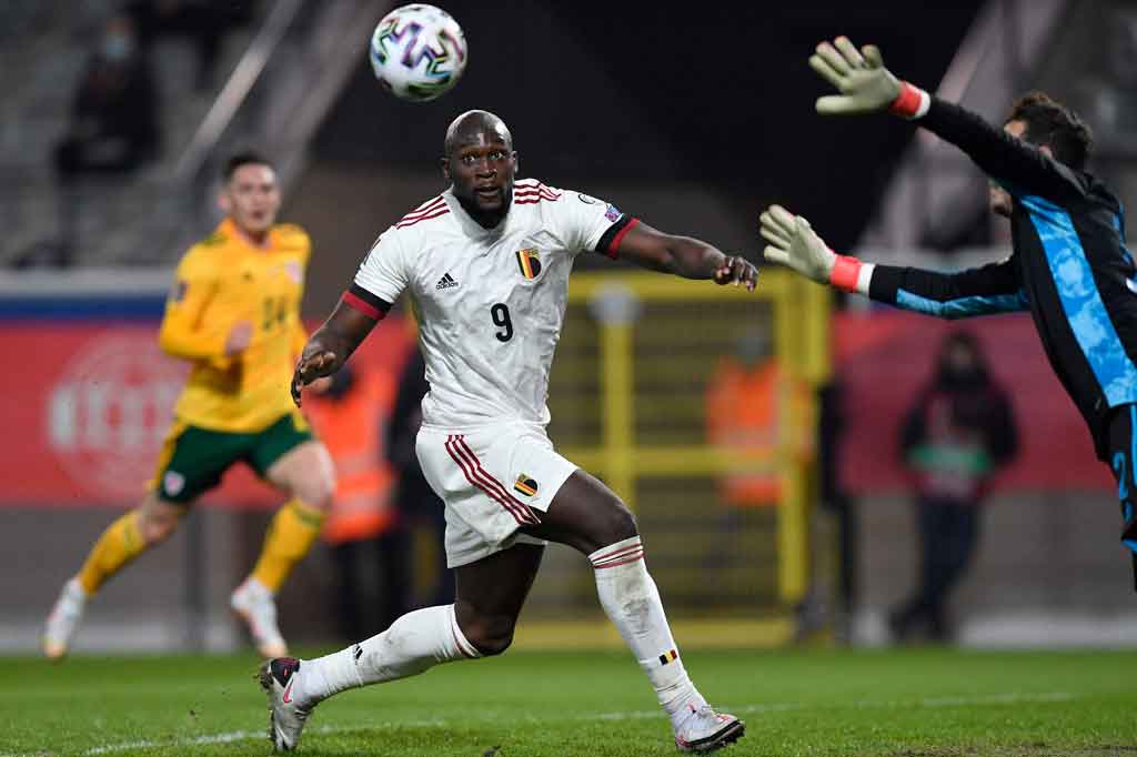 Sempat dikejutkan dengan gol tersebut Belgia berusaha membalas. Sayang setidaknya tiga peluang berlalu tak membuahkan hasil, termasuk saat Kevin De Bruyne mengirim umpan silang presisi yang disambut sundulan melambung oleh Romelu Lukaku.