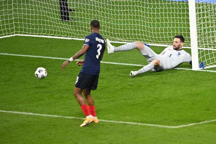 Pada menit ke-57 Ukraina yang lebih kerap tertekan berhasil menyamakan kedudukan. Berawal dari umpan kiriman Olexandr Karavaev, Serhiy Sydorchuk melepaskan tembakan yang berbelok arah setelah membentur Presnel Kimpembe dan memperdaya kiper Hugo Lloris.