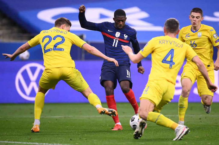 Prancis berusaha keras merestorasi keunggulan pada sisa waktu yang ada, termasuk melalui inisiatif Deschamps memasukkan Paul Pogba, Ousmane Dembele, dan Anthony Martial. Namun hingga peluit bubaran terdengar, skor tetap imbang 1-1.