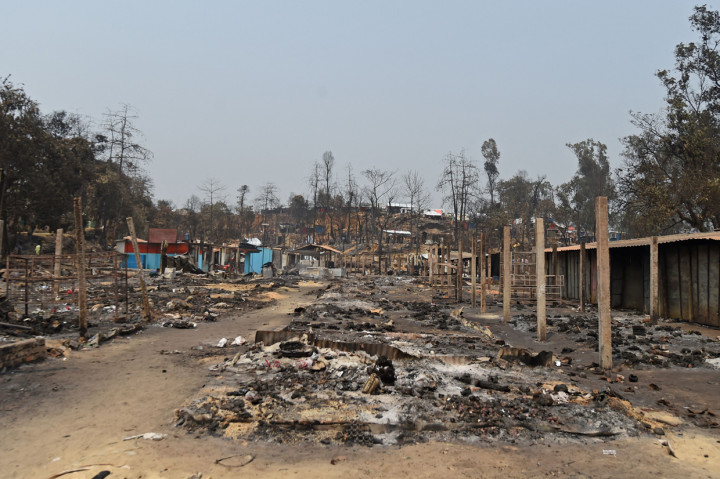 Kebakaran besar terjadi di kamp pengungsian Rohingnya di Banglades, pada Senin, 22 Maret 2021, sore.