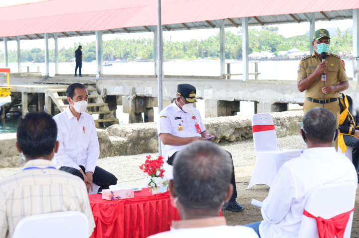Nelayan tersebut menjelaskan bahwa selama pandemi berlangsung, aktivitas melaut mereka relatif dapat terus dilakukan dengan penerapan protokol kesehatan. Meski demikian, ia mengakui bahwa nelayan setempat memerlukan dukungan terkait alat tangkap ikan.
