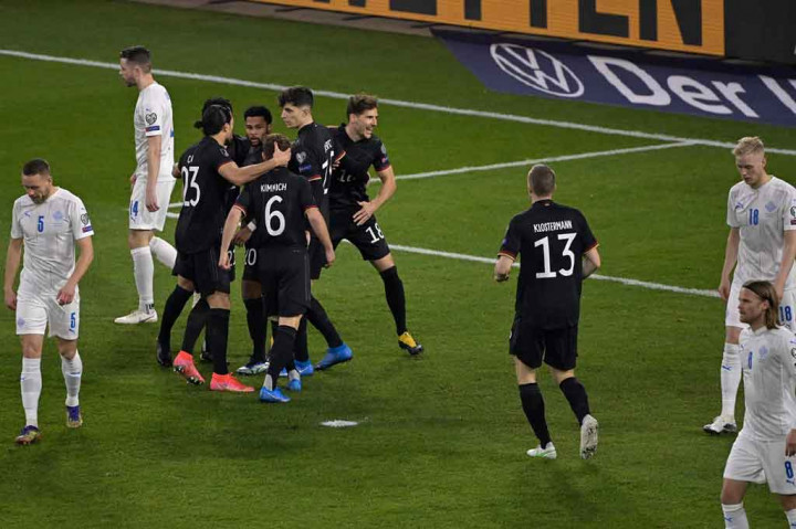 Bermain di kandang sendiri, Jerman langsung membuka keunggulan saat laga baru berjalan dua menit lewat Leon Goretzka menuntaskan umpan matang dai Serge Gnabry.