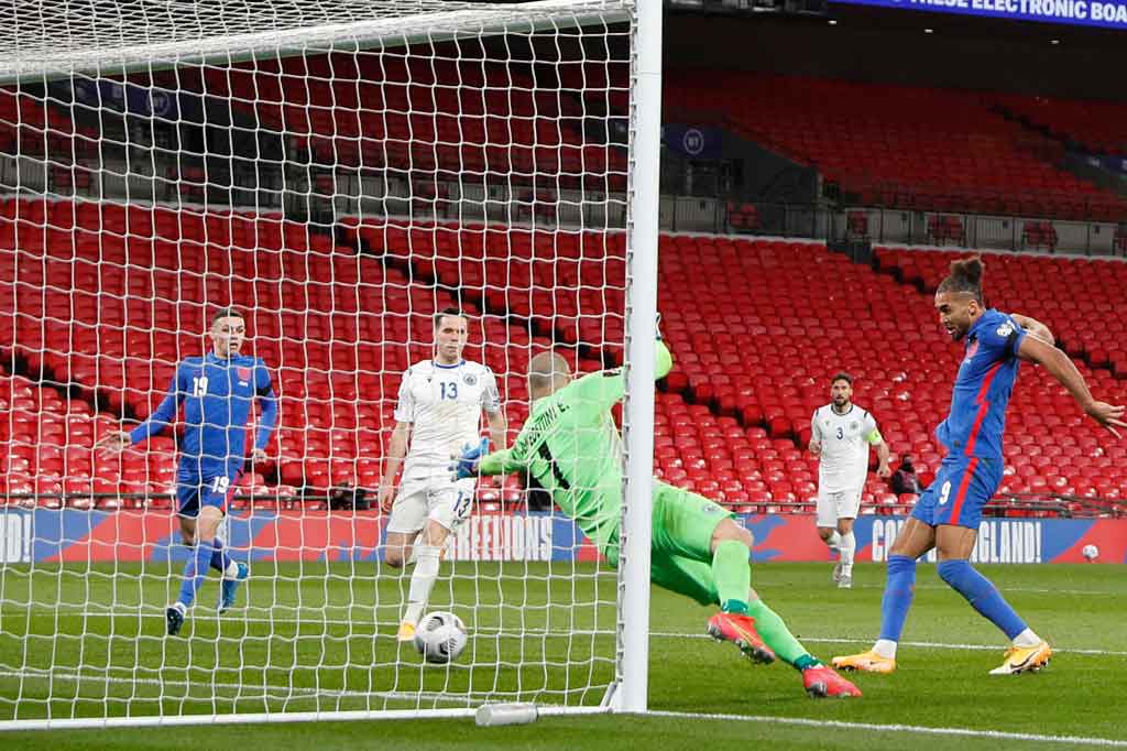 Setelah turun minum, San Marino terus mendapatkan tekanan dari Inggris dan hasilnya Calvert-Lewin mencetak gol keduanya pada menit ke-53. Gol itu bermula setelah Jesse Lingard mengirim umpan silang dari sayap kiri, yang diterima Calvert-Lewin sebelum melepaskan tendangan jarak dekat. Kedudukan menjadi 4-0.