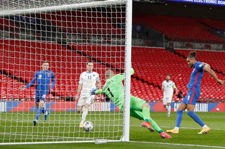 Setelah turun minum, San Marino terus mendapatkan tekanan dari Inggris dan hasilnya Calvert-Lewin mencetak gol keduanya pada menit ke-53. Gol itu bermula setelah Jesse Lingard mengirim umpan silang dari sayap kiri, yang diterima Calvert-Lewin sebelum melepaskan tendangan jarak dekat. Kedudukan menjadi 4-0.