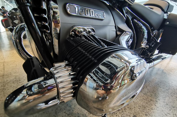 Secara performa, R 18 Classic menggunakan mesin big boxer berkapasitas murni 1.802 cc dengan pendingin udara empat katup dengan camshafts overhead ganda di setiap silinder.