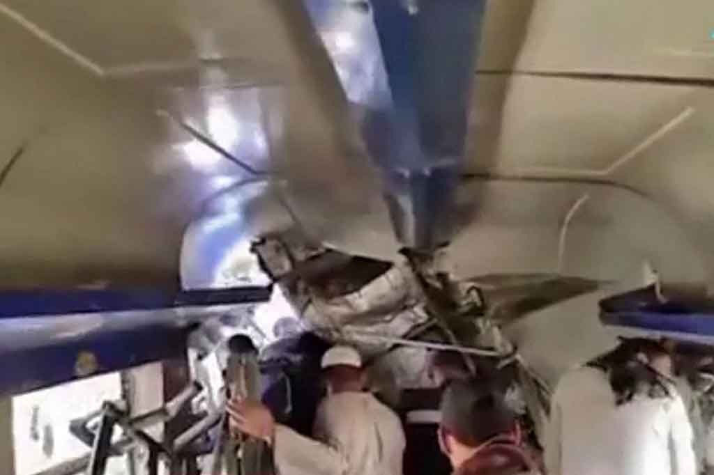 Puluhan ambulans dikerahkan untuk mengevakuasi para korban ke tempat kejadian di distrik Tahta di provinsi Sohag, sekitar 460 kilometer (285 mil) selatan ibu kota Kairo.