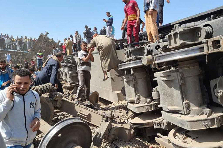 Kementerian Kesehatan Mesir menyatakan bahwa 32 orang tewas dan 66 luka-luka telah dibawa ke rumah sakit.