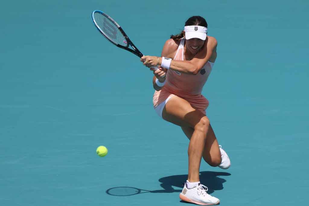 Saat melawan peringkat petenis ke-77 Tomljanovic, Osaka melepaskan 36 winner, dengan 13 ace. 