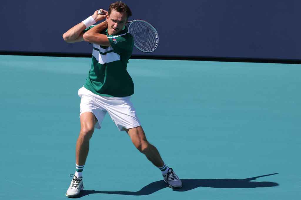 Medvedev tiba di Florida dengan kumis barunya untuk mengikuti turnamen ATP Masters 1000 Miami Open dan menjadi unggulan teratas setelah Djokovic mengundurkan diri untuk menghabiskan lebih banyak waktu dengan keluarganya.