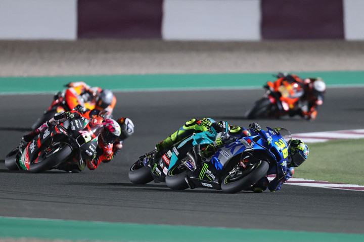 Pertarungan sengit terjadi untuk posisi 2-3. Zarco sempat menempati urutan kedua, lalu disalip juara dunia Joan Mir.
