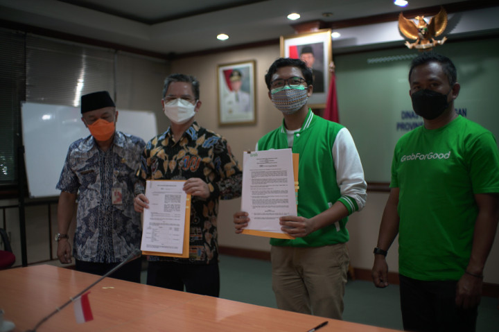 Grab menandatangani perjanjian dengan Dinas Perhubungan DKI Jakarta untuk memberikan solusi GrabWheels untuk menghadirkan solusi kendaraan ramah lingkungan untuk operasional Dishub di DKI Jakarta.