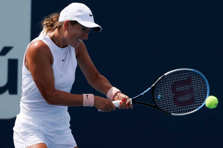Pada set penentu, permainan Azarenka mengendur. Dia melakukan 17 kesalahan sendiri pada dua set pertama, namun menghasilkan 18 hanya di set ketiga. Juara bertahan Barty mengakhiri perjalanan Azarenka di Miami Melalui pukulan forehand dan mengamankan match point menuju babak delapan besar.