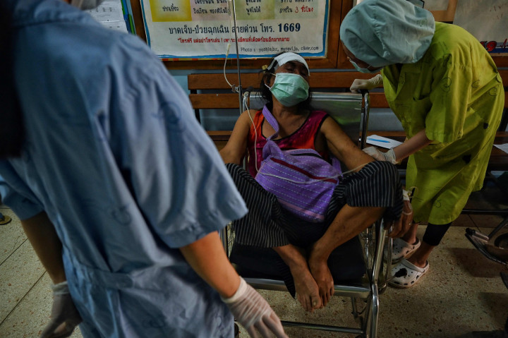 Seorang pejabat kesehatan di Desa Mae Sam Laep mengatakan orang-orang yang tiba dengan perahu melintasi Sungai Salween, yang menandai perbatasan, adalah etnis Karen yang menentang kudeta militer Myanmar pada Februari.