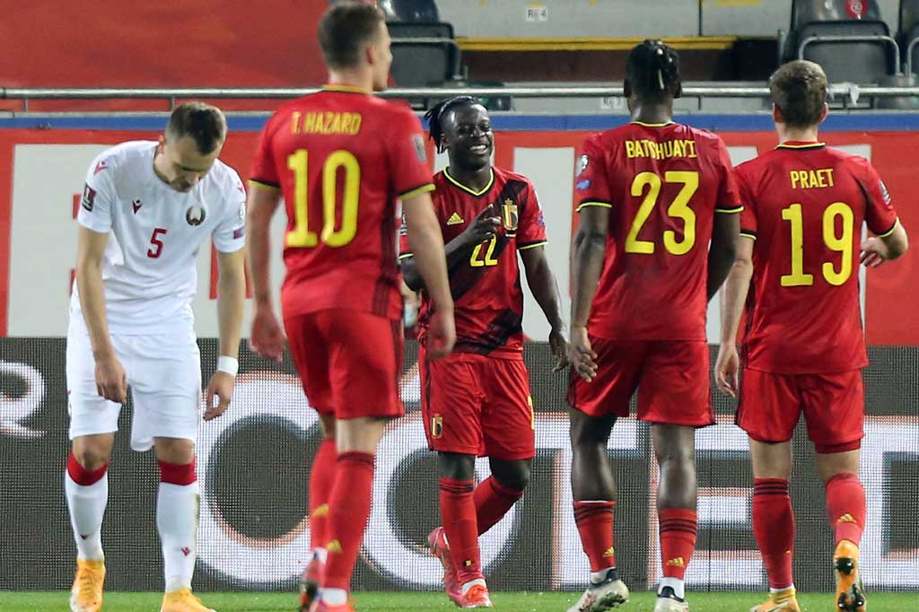 Empat menit kemudian Doku menyelesaikan situasi serangan balik yang diakhiri umpan terobosan Dennis Praet.