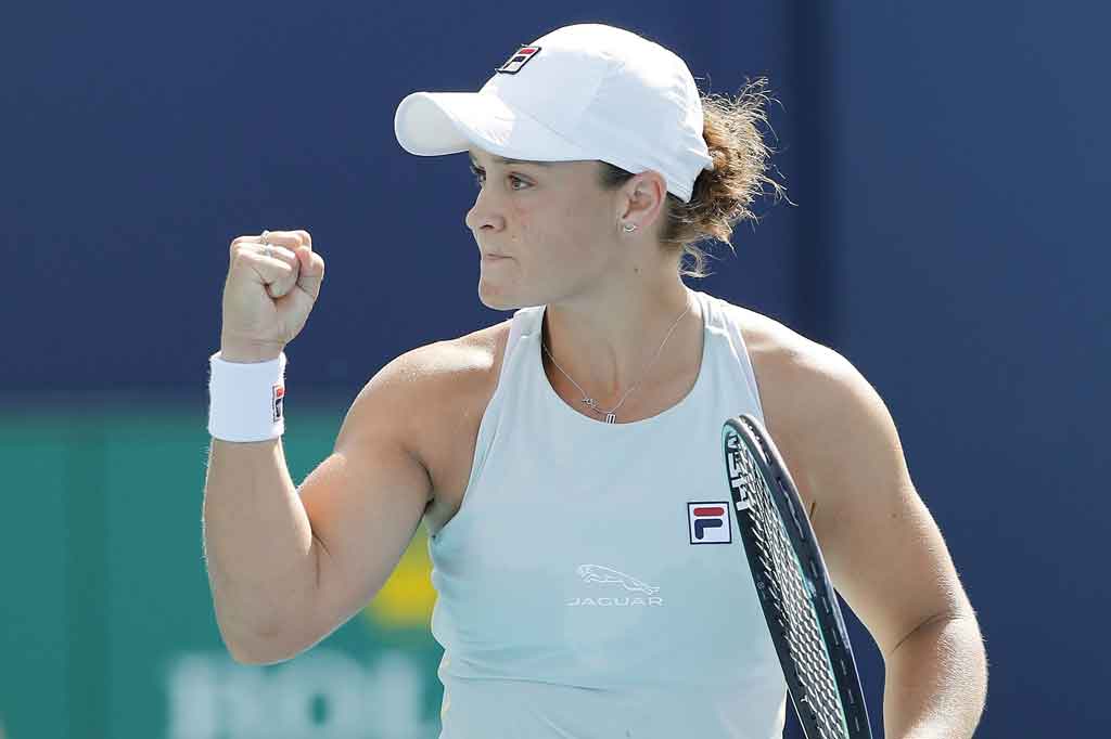 Barty, yang bermain pada turnamen luar negeri pertamanya sejak 2020, harus bermain dengan tiga set untuk mengalahkan Aryna Sabalenka dengan skor 6-4, 6-7(5), 6-3, dalam waktu 2 jam 16 menit di Grandstand Court.