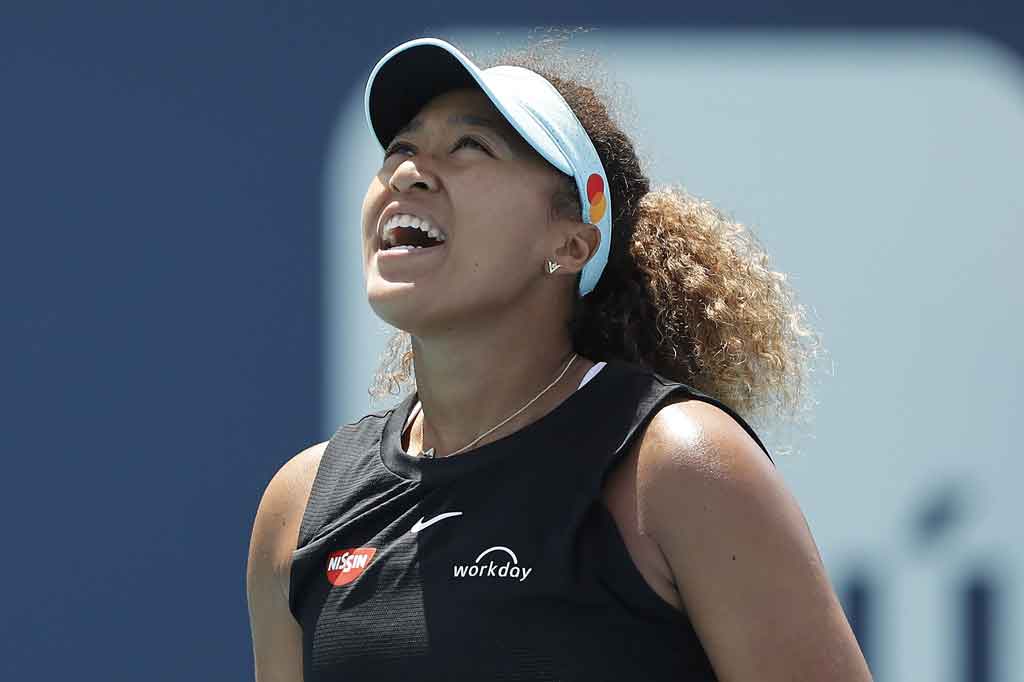 Petenis nomor dua dunia yang juara Grand Slam empat kali dan tengah memburu gelar juara Miami pertamanya itu hanya meraih delapan poin pada set pertama. Osaka hanya memenangkan tiga dari 13 servis poin keduanya pada set pembuka dan hanya mencatat tingkat akurasi servis pertama 35 persen ketika Sakkari tampil dominan dengan berturut-turut merebut 13 poin dari servis Osaka.