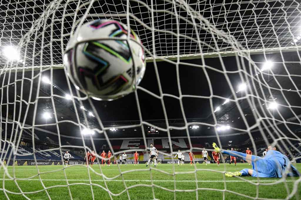 Ilkau Gundogan sukses menjalankan tugasnya sebagai algojo sekaligus menyamakan kedudukan menjadi 1-1.