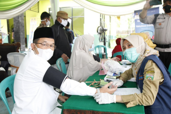 Disebutkan, ada sebanyak 416 pondok pesantren di Sumsel, dan tercatat ada sekitar 8.320 orang. Vaksinasi untuk pengasuh ponpes ini dilakukan secara bertahap.