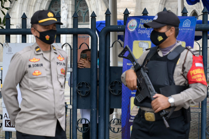 Sebanyak 150 personel gabungan TNI, Polri, dan Satpol PP melakukan pengamanan jelang rangkaian perayaan hari Paskah yang dimulai hari ini.