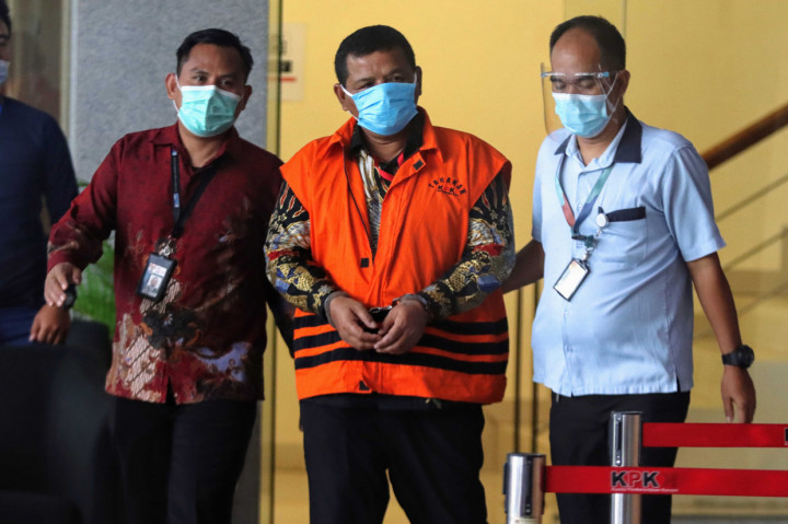 Komisi Pemberantasan Korupsi (KPK) menahan pemilik PT Jagat Dir Gantara (JGD) dan CV Sentral Sayuran Garden City Lembang (SSGCL), M Totoh Gunawan (MTG).