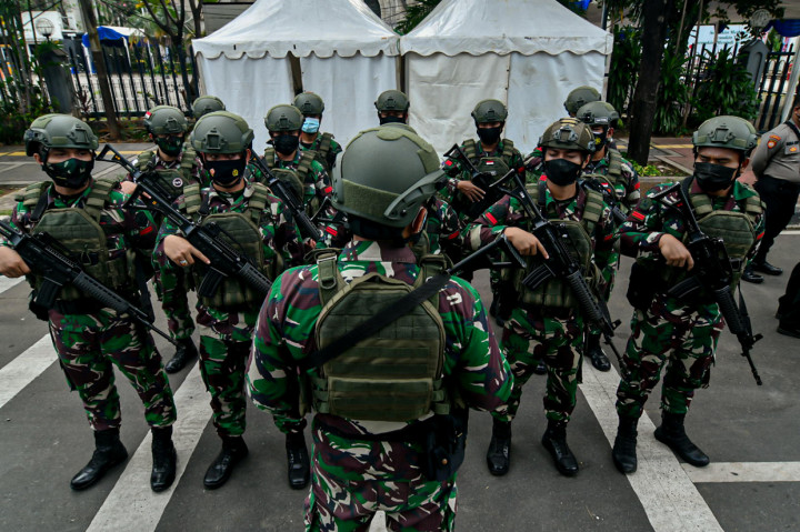 Selain itu, sebanyak 150 personel gabungan TNI, Polri dan Pemerintah Daerah (Pemda) DKI Jakarta dikerahkan untuk mengamankan kegiatan ibadah Jumat Agung pada hari ini yang dilaksanakan dalam dua waktu, yakni ibadah pukul 15.00 dan pukul 18.00 WIB.