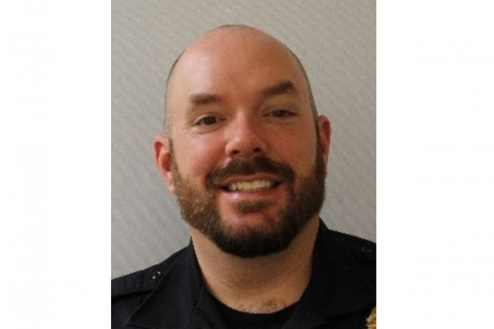 Polisi Capitol kemudian mengidentifikasi petugas yang terbunuh itu sebagai William