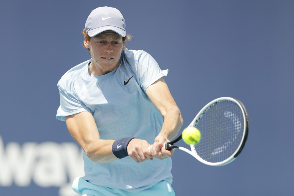 Petenis 19 tahun itu mendapat 25 winner lebih banyak daripada Agut, dengan total 37:12, untuk mencapai final Miami dalam debut turnamennya ini meski sempat kewalahan pada set pembuka.