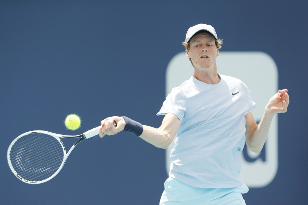 Dengan terobosan itu, Sinner kini menjadi petenis keempat berusia di bawah 20 tahun yang bisa menembus babak final di Miami Open. Tiga petenis sebelumnya ialah Andre Agassi, Rafael Nadal dan Novak Djokovic.