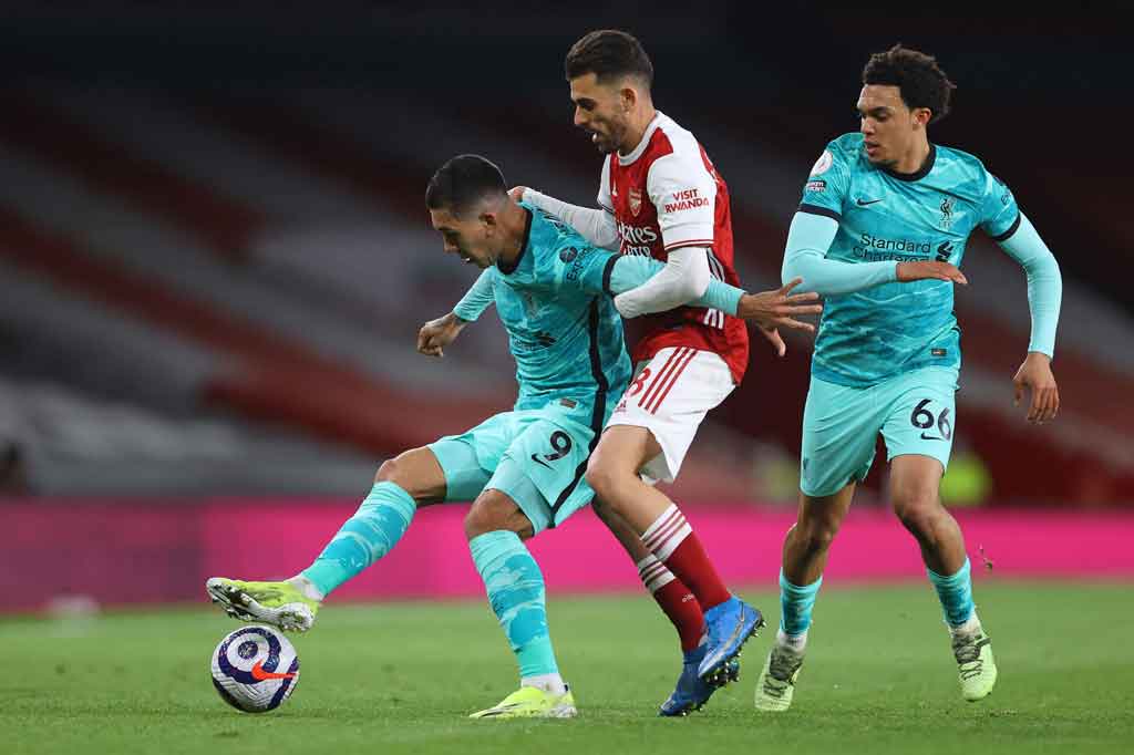 Di babak pertama Liverpool membuang setidaknya dua peluang emas untuk membuka keunggulan, yaitu lewat James Milner dan Roberto Firmino. Sayang tembakan keduanya masih melenceng dari sasaran. Tak ada gol yang tercipta hingga jeda.