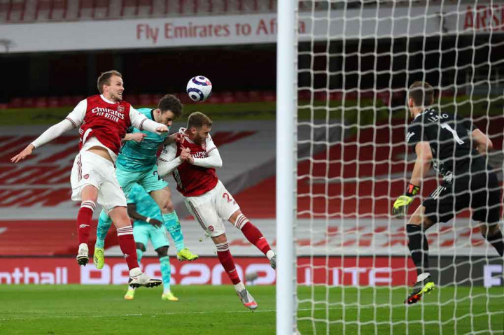Juergen Klopp melakukan perjudian ketika menarik keluar Andy Robertson pada menit ke-61 digantikan Diogo Jota. Baru tiga menit berada dalam lapangan, penyerang tim nasional Portugal itu berhasil memecahkan kebuntuan dengan sundulan tajamnya yang tak terhentikan kiper Bernd Leno untuk membuka keunggulan Liverpool.
