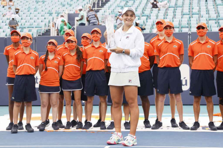 Petenis Australia tersebut meraih kemenangan saat kedudukan 6-3, 4-0 setelah Andreescu dipaksa untuk mundur dengan cucuran air mata karena cedera pada pergelangan kaki kanannya pada set kedua di Stadion Hard Rock.