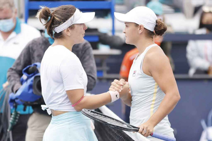 Kemenangan Barty terjadi pada game ketiga set kedua saat kedudukan 6-3, 4-0 di mana Andreescu keluar lapangan untuk meminta penanganan dari tim medis karena pergelangan kakinya terkilir.