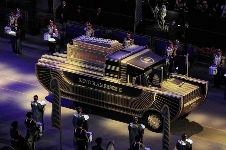 Pawai juga menampilkan mumi Ramses II, Seti I, dan Ahmose-Nefertari.