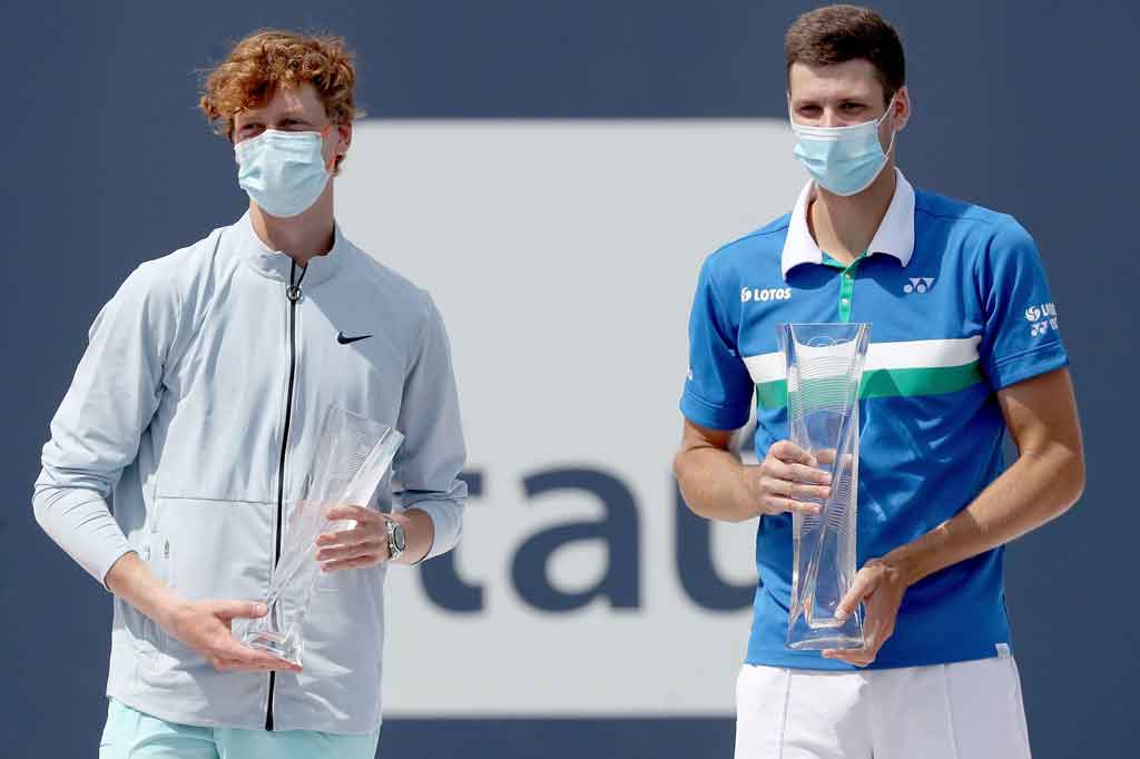 Petenis Polandia itu membutuhkan satu jam 45 menit untuk meraih gelar ATP Tour terbesar dalam karirnya, dan gelar keduanya tahun ini setelah mengangkat trofi di Delray Beach Open di Florida, Amerika Serikat.
